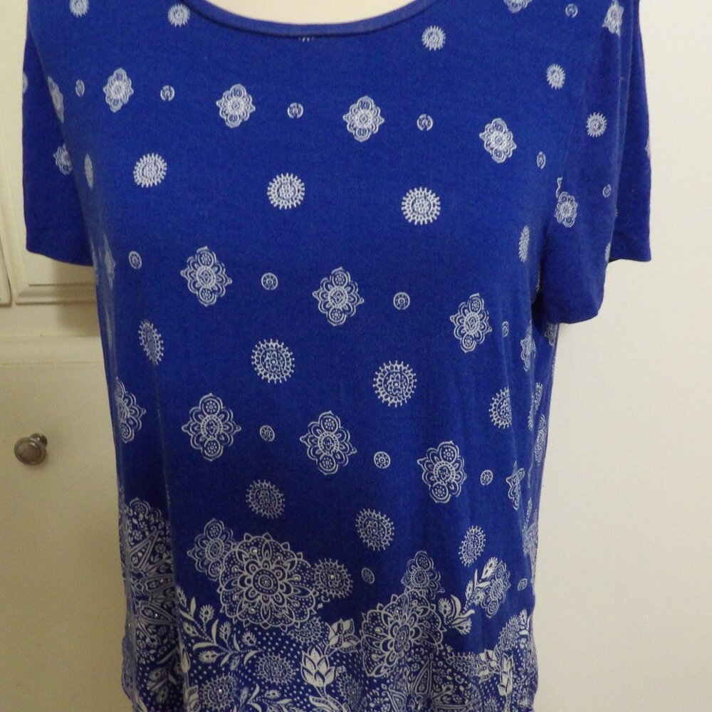 Westport sz Lg Blue Tunic Top with White Snowflake looking designs, Round Neck